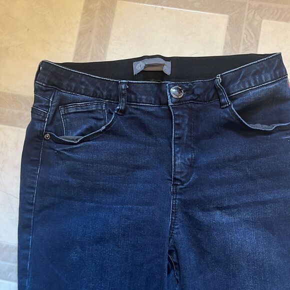 EXCELLENT CONDITION WOMEN’S SIZE 6P DEMOCRACY “AB” TECHNOLOGY FRAYED HEM JEANS - Picture 9 of 9